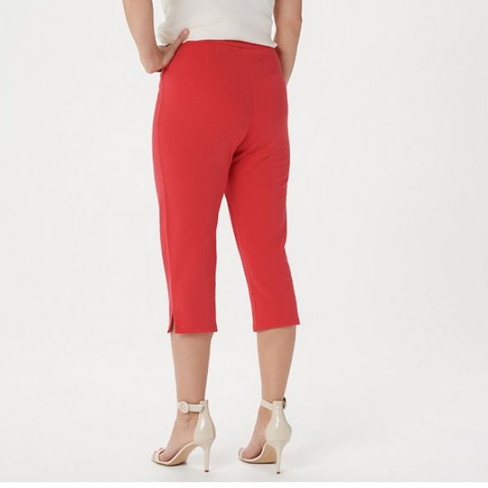 Bob Mackie Pull-On Knit Capri Pants with Pockets - Picture 2 of 2